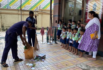 FY2 Andheri - Sweeper Visit in school