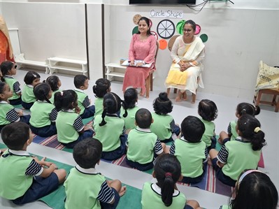 दंतवैद्यांची शाळेला भेट 
