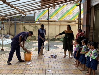 FY2 Andheri - Sweeper Visit in school