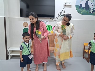 दंतवैद्यांची शाळेला भेट 